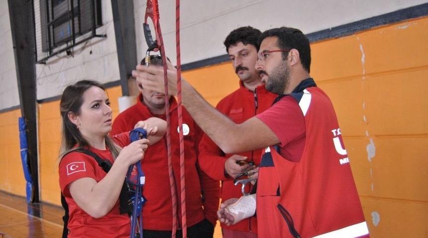 Umke Ekiplerine Dağcılık Eğitimi