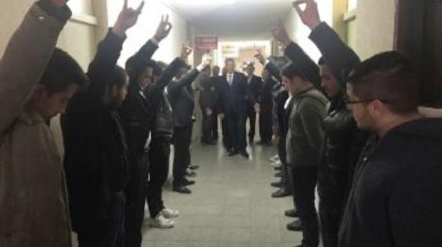 Ülkü Ocaklarından, Ak Partililerin Bozkurt Selamıyla Karşılandığı İddialarına Açıklama