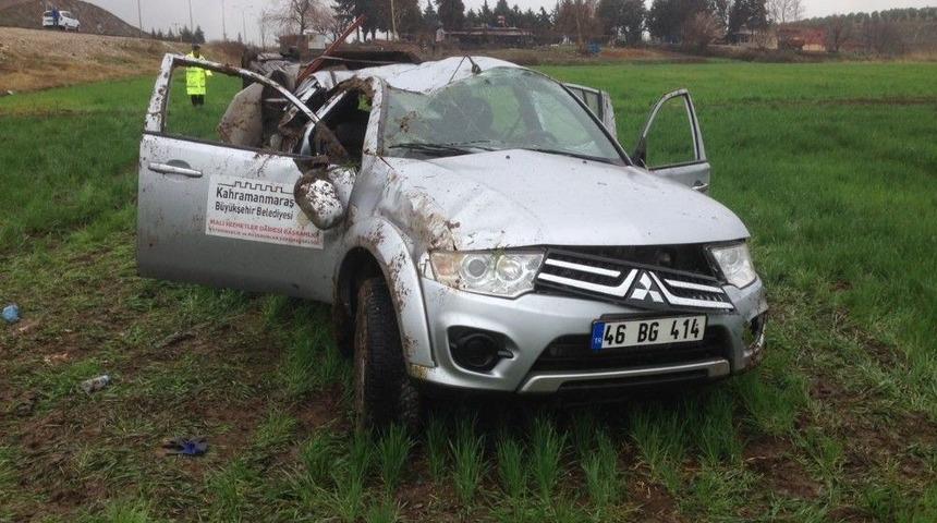 Su Birikintisi Kazaya Neden Oldu: 4 Yaralı
