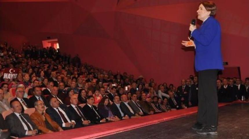 Akşener: &Ccedil;ıkın Saraydan, Inin Arabadan Eşit Yarışalım