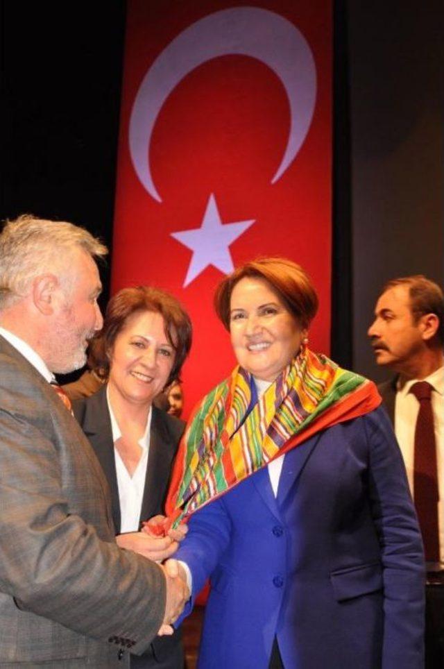 Akşener: Çıkın Saraydan, Inin Arabadan Eşit Yarışalım