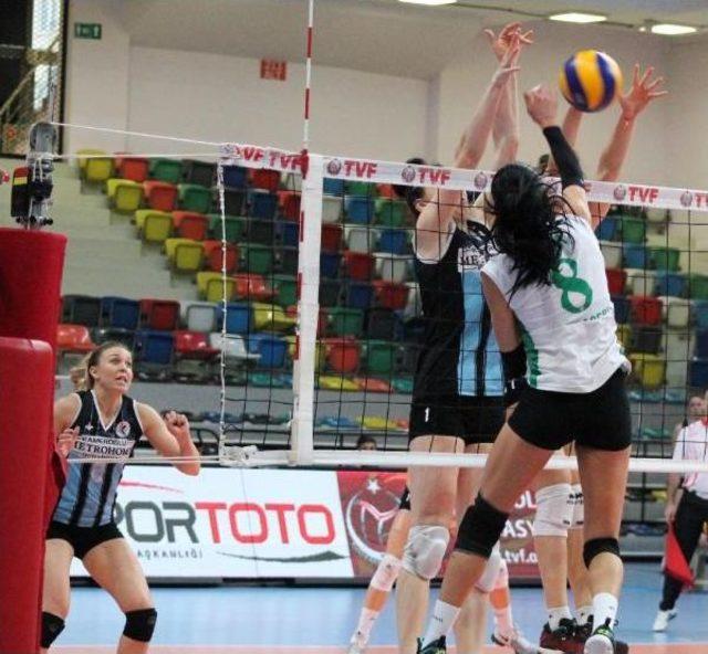 Bursaspor-Beylikdüzü Voleybol İhtisas: 2-3