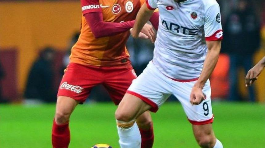 Galatasaray&rsquo;da Hakan Balta Da Sakatlar Kervanına Katıldı