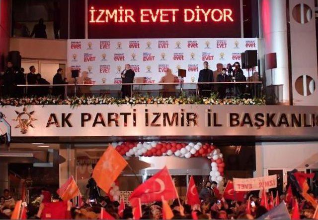 Başbakan Yıldırım'dan İzmir'de Balkon Konuşması