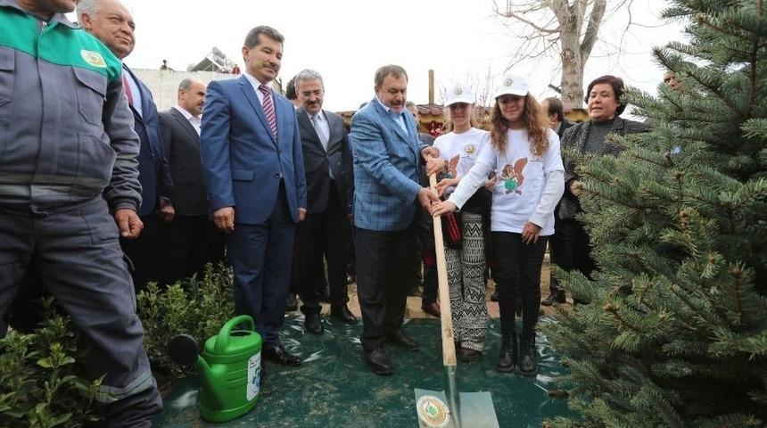 Bakan Eroğlu, Sel&ccedil;uk&rsquo;a M&uuml;jdeli Haberlerle Geldi
