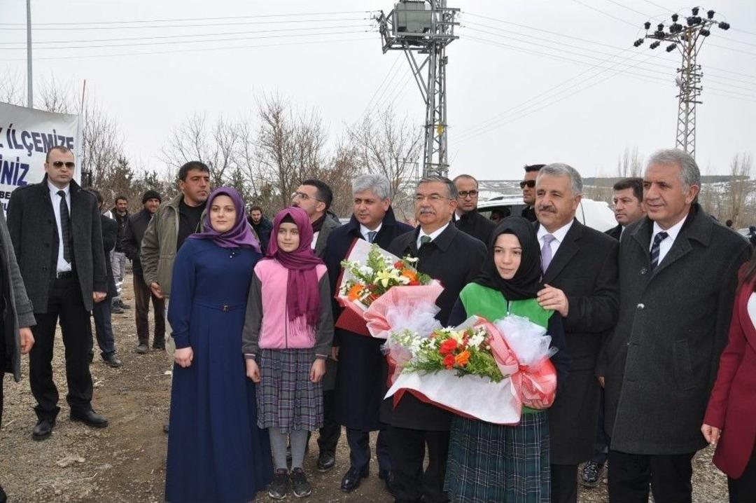 Bakanlar, Şehit &Ouml;mer Yekebağcı İmam Hatip Ortaokulu&rsquo;nun A&ccedil;ılışını Yaptı