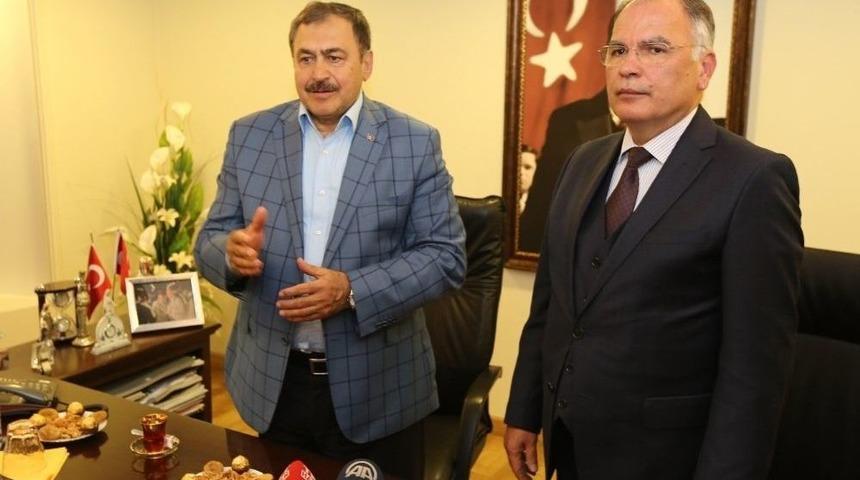 Bakan Eroğlu, Selçuk Belediyesini Ziyaret Etti