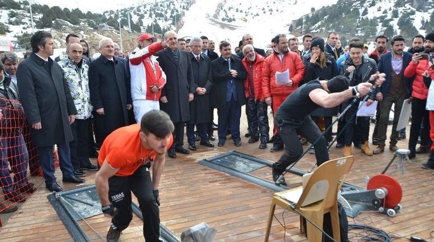 Kurtulmuş, Yol Uygulaması Yapan Polis Ekiplerini Ziyaret Etti