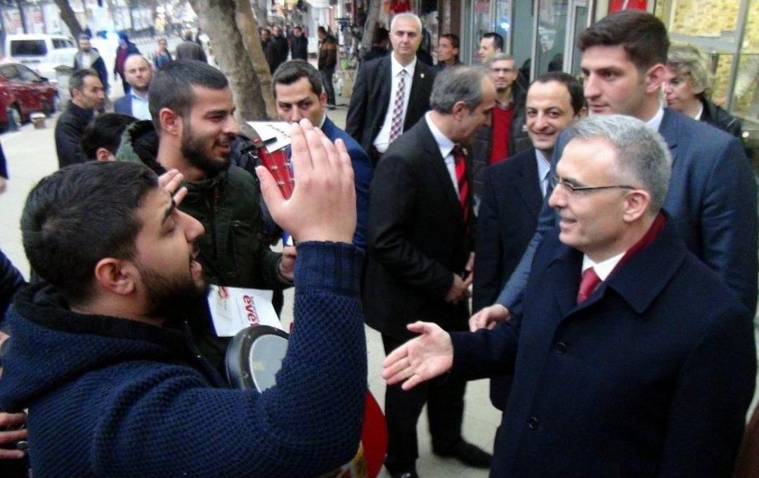 Bakan Ağbal&rsquo;a &lsquo;evet&rsquo;li Şarkı S&uuml;rprizi