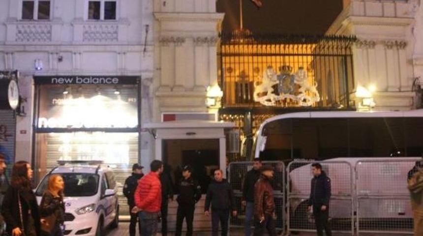 Hollanda Konsolosluğu'na Giriş &Ccedil;ıkışlar Kapatıldı