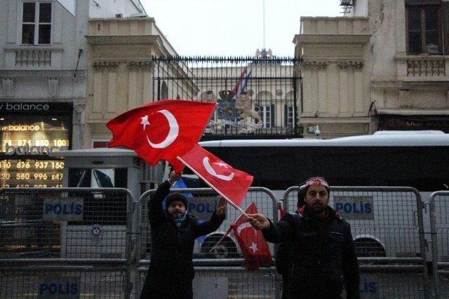 Hollanda Konsolosluğu Önündeki Güvenlik Önlemleri Devam Ediyor