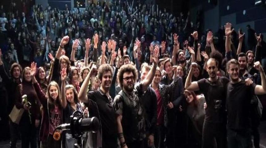 "her G&ouml;rd&uuml;ğ&uuml;mde Erkin Koray'ın Elini &Ouml;perim" Diyen Can Gox, Salonu Da Sahneyi De Doldurdu