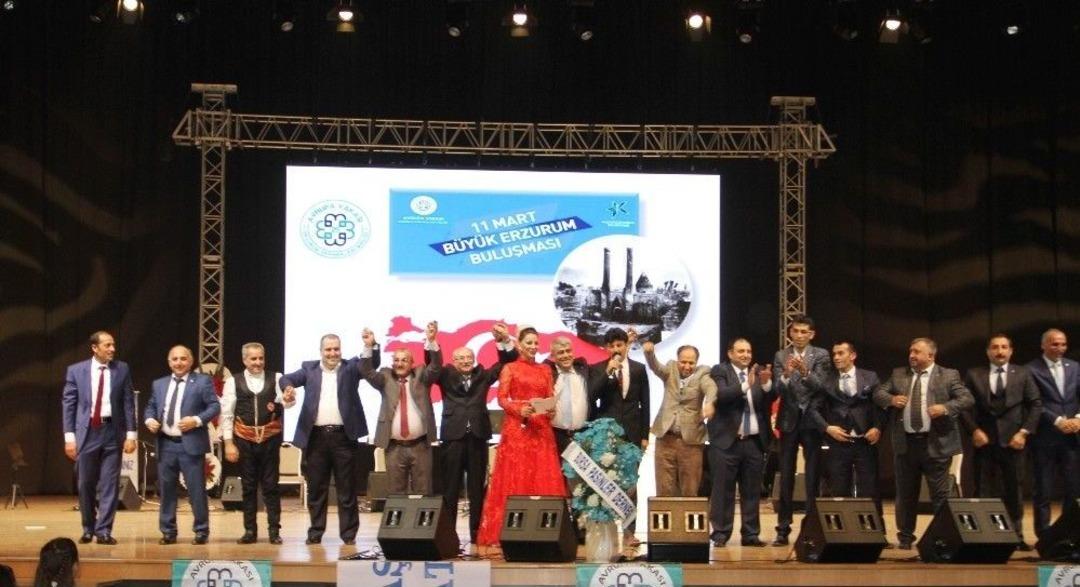 Erzurum&rsquo;un Kurtuluşu K&uuml;&ccedil;&uuml;k&ccedil;ekmece&rsquo;de Coşkuyla Kutlandı