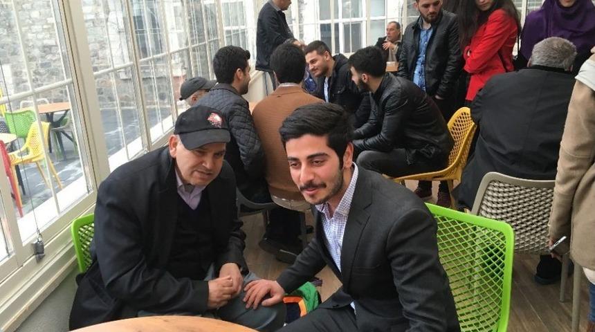 Dar&uuml;laceze Sakinleri Gen&ccedil;lerle Şarkı S&ouml;yledi