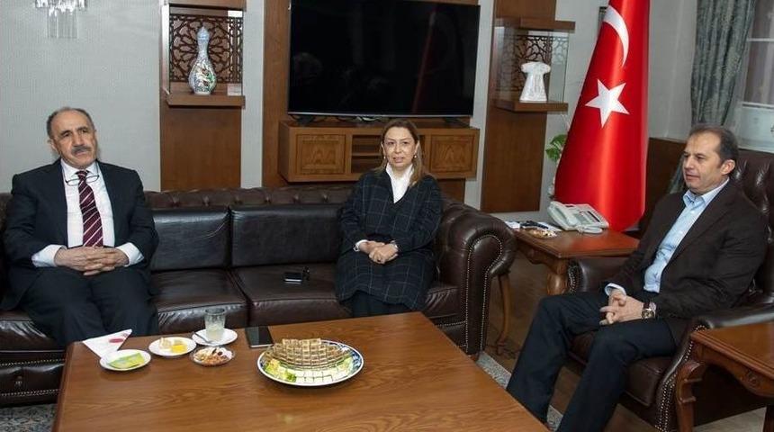 Ak Parti Genel Başkan Yardımcısı &Ccedil;alık&rsquo;tan Vali Yaşyapan&rsquo;a Ziyaret