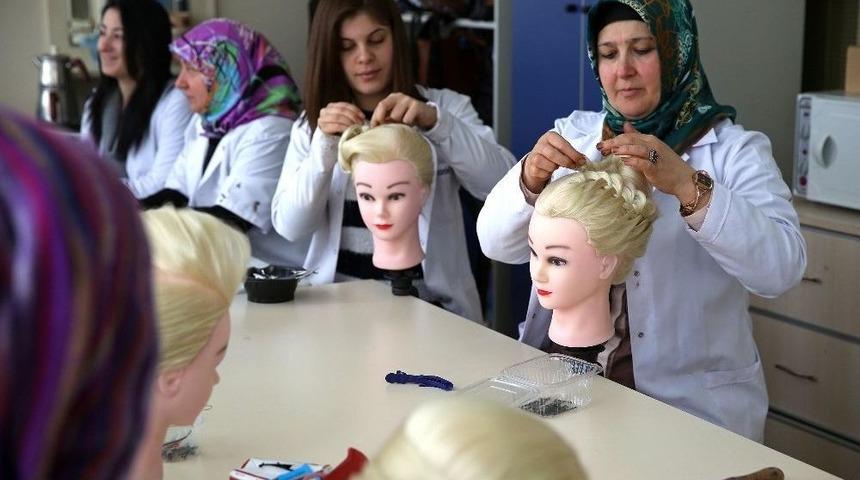 Bucalı Kursiyerlerden Muhteşem Sa&ccedil; Tasarımları