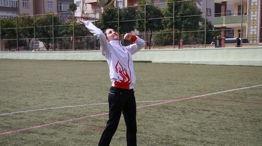 İşitme Engelli Mili Voleybolcunun &Ccedil;ilesi