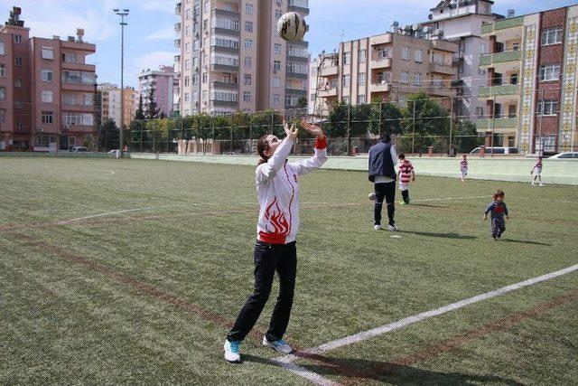 İşitme Engelli Mili Voleybolcunun Çilesi