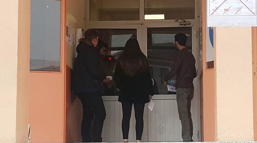 Sınava Ge&ccedil; Kalan &Ouml;ğrenciler Alınmadı, Veliler Tepki G&ouml;sterdi