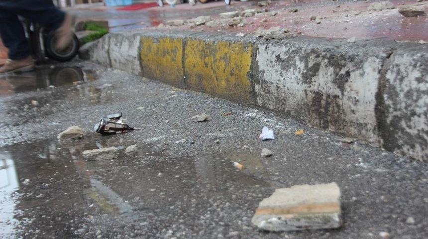 G&ouml;kten Taş Yağdı, Vatandaşları Allah Korudu