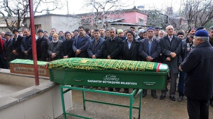 Sobadan Sızan Gazdan Zehirlenen Baba Oğul Yan Yana Defnedildi