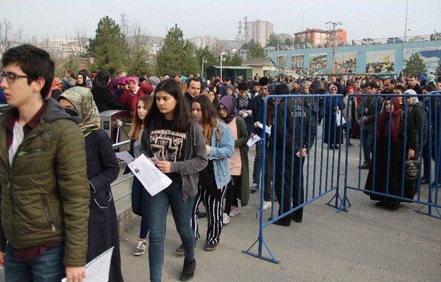 Koşarak Geldiler, 1 Dakika İle Giremediler