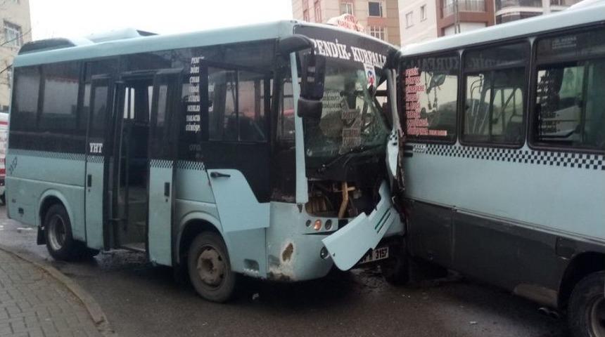 Kartalda İki Yolcu Minib&uuml;s&uuml; Kafa Kafaya &Ccedil;arpıştı: Yaralılar Var