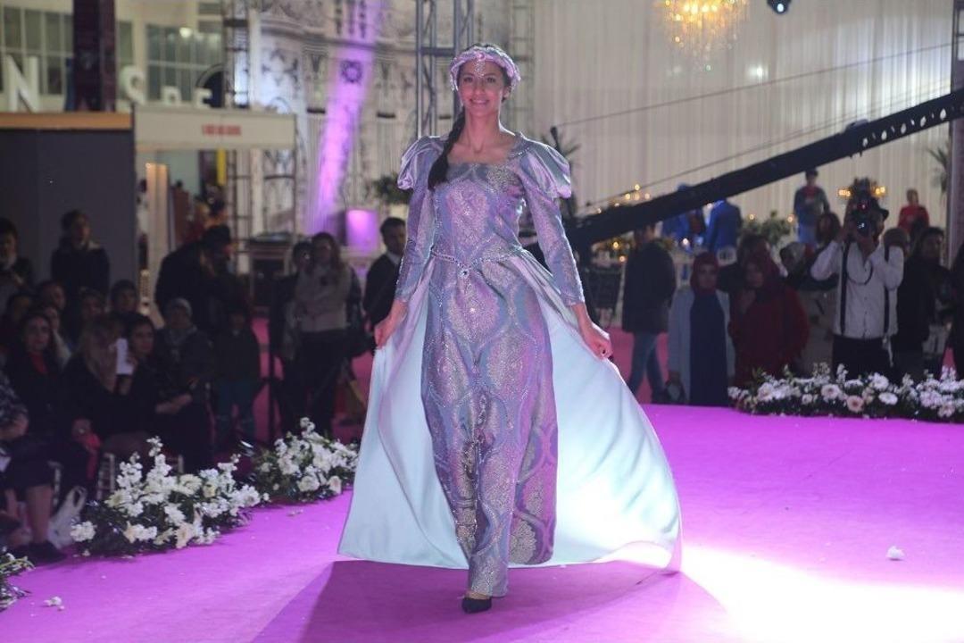 Y&uuml;reğir Belediyesi&rsquo;nden Kaftan Defilesi