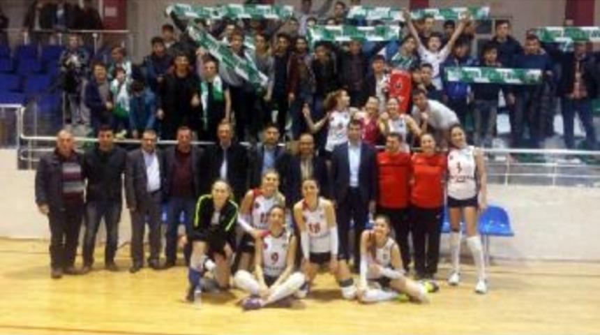 Yeşimbayrami&ccedil; Set Averajıyla K&uuml;mede Kaldı