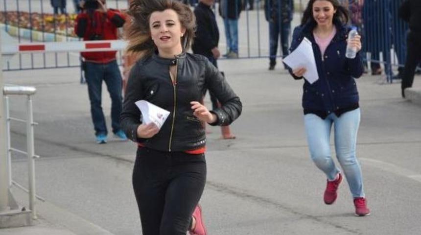 Ygs'ye Girebilmek I&ccedil;in Koştular