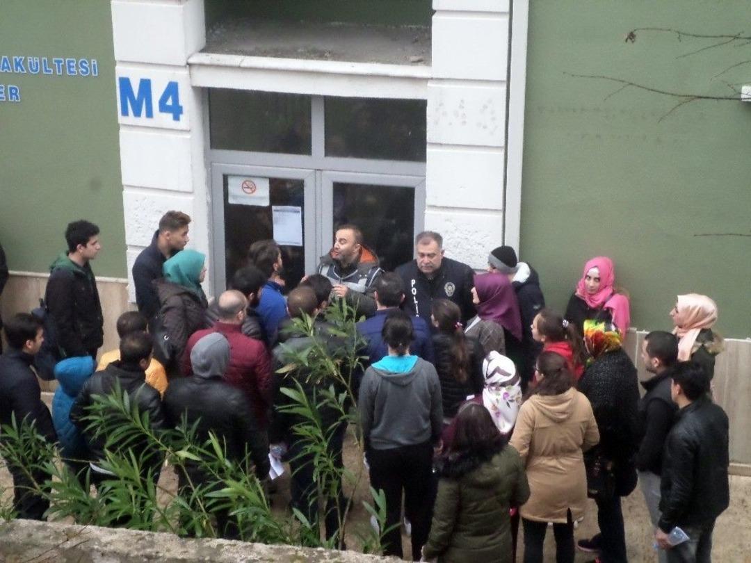 Sakarya&rsquo;da Sınava Giremeyen &Ouml;ğrenciler Yetkililerle Tartıştı