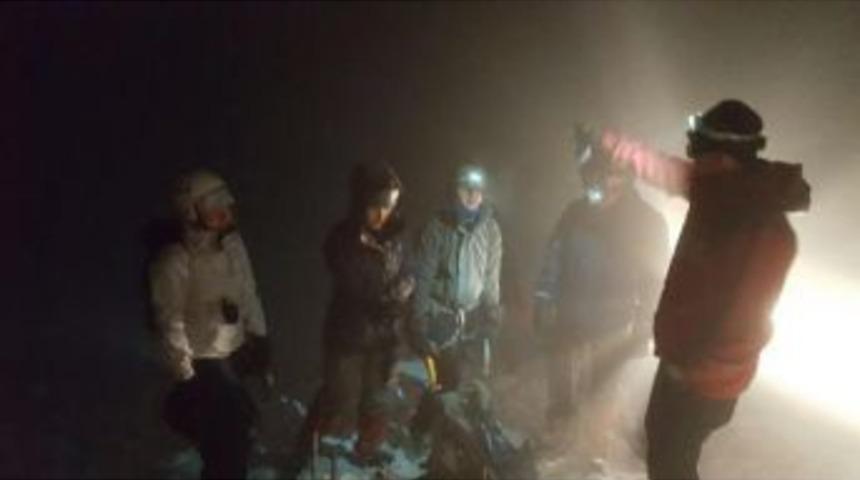 Jandarma, Uludağ'da Mahsur Kalan 4 &Uuml;niversite &Ouml;ğrencisini Kurtardı