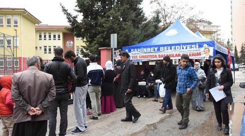 Şahinbey Belediyesi Ygs&acute;ye Giren &Ouml;ğrencileri Ve Ailelerini Unutmadı