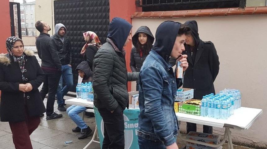 Ygs&rsquo;ye Giren &Ouml;ğrencilere B&uuml;y&uuml;k Jest