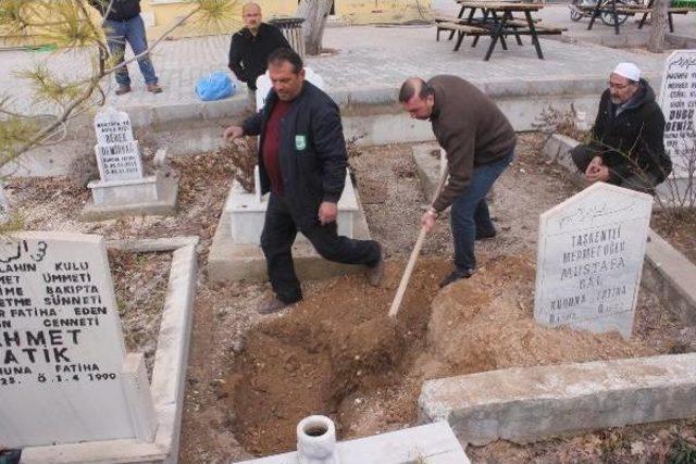 Doğumdan Sonra Bolkanı Atılan Bebek, Kimsesizler Mezarlığına Defnedildi