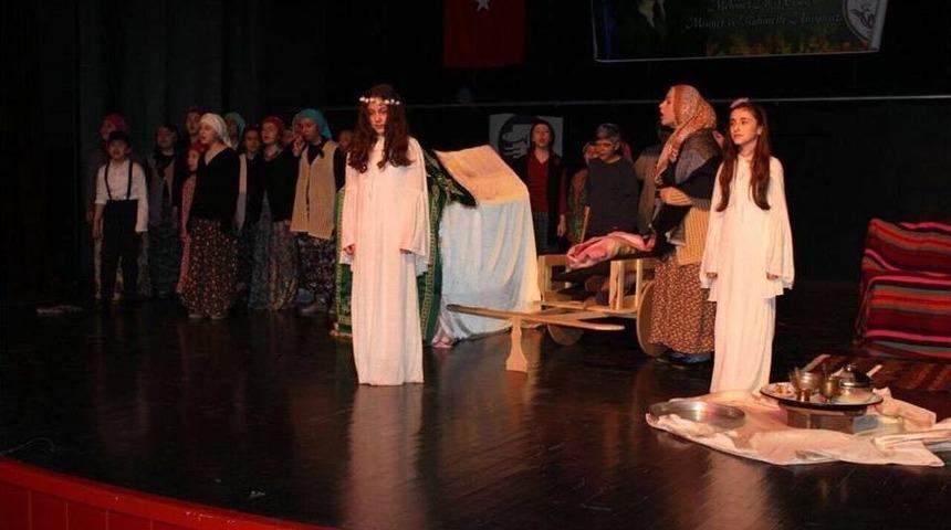 Mehmet Akif Ersoy Anıldı