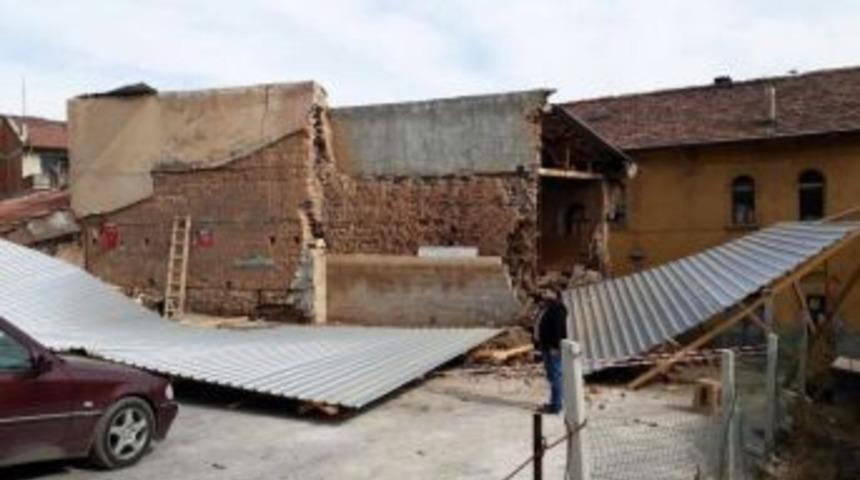 Eski Bina, Otoparkın &Uuml;zerine Yıkıldı