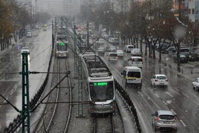 Konya'da Kar Yağışı Etkili Oldu