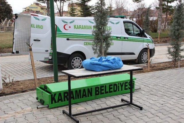 Balkonda Ölü Bulunan Bebek Kimsesizler Mezarlığına Gömüldü