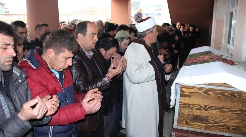 &Ouml;l&uuml;m&uuml; Ş&uuml;pheli Bulunan &Ccedil;ocuk Son Yolculuğuna Uğurlandı