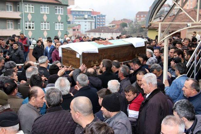 Ölümü Şüpheli Bulunan Çocuk Son Yolculuğuna Uğurlandı