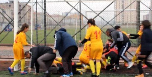 Kayseri’De Kadın Futbolculardan Saç Saça Baş Başa Kavga