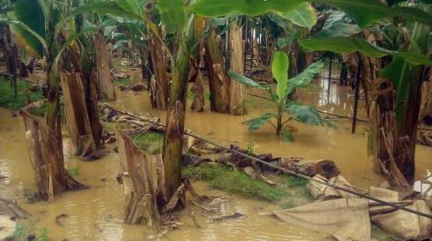 Anamur&rsquo;u Şiddetli Yağmur Ve Fırtına Vurdu