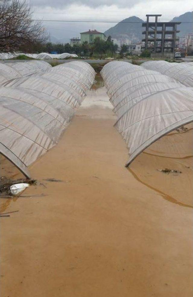 Anamur’u Şiddetli Yağmur Ve Fırtına Vurdu