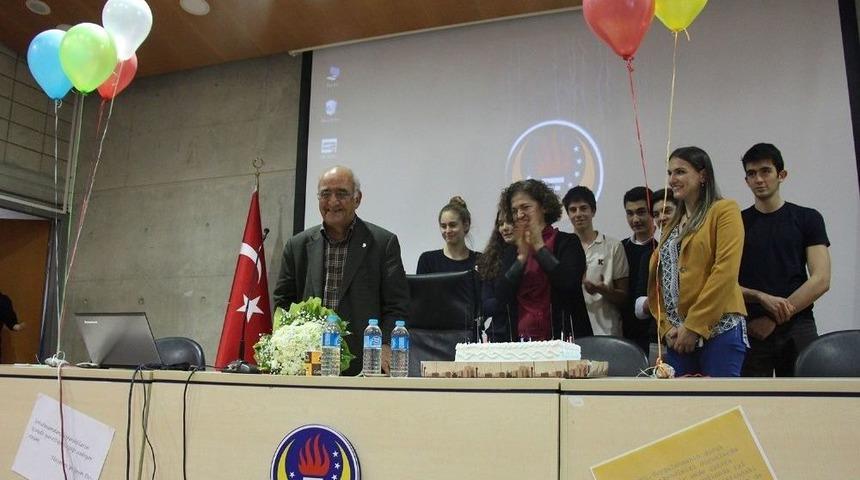 Yazar Adnan Binyazar 83&rsquo;&uuml;nc&uuml; Doğum G&uuml;n&uuml;n&uuml; Gen&ccedil;lerle Kutladı