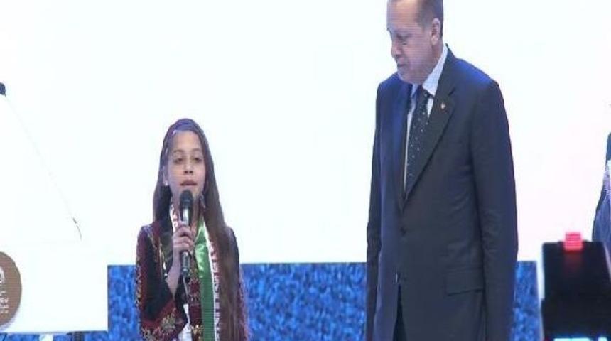 Rabia Işaretini "&ccedil;ak" Sanınca...