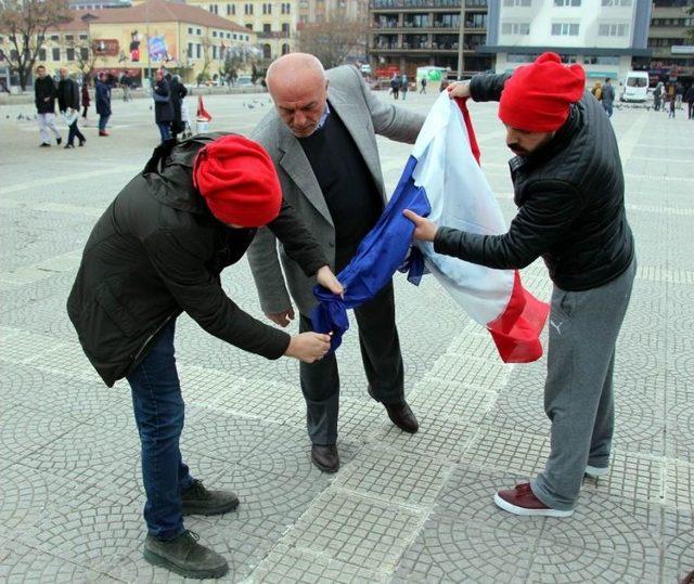 Samsun’da Hollanda Bayrağı Yakıldı