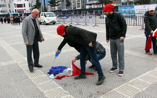 Samsun’da Hollanda Bayrağı Yakıldı