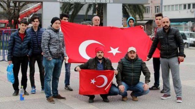 Samsun’Da Hollanda Bayrağı Yakıldı