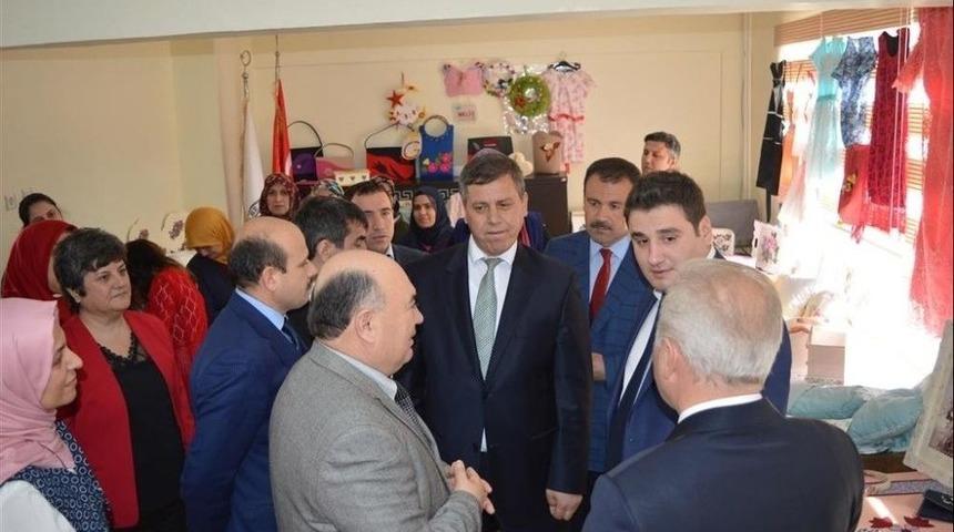 İvrindi’de Halk Eğitimi Merkezi 140 Kurs Açtı